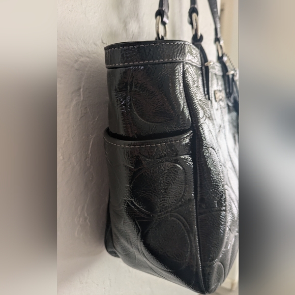 COACH GALLERY EMBOSSED PATENT LEATHER F19462. - Picture 5 of 12